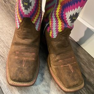 Ariat size 7.5B
